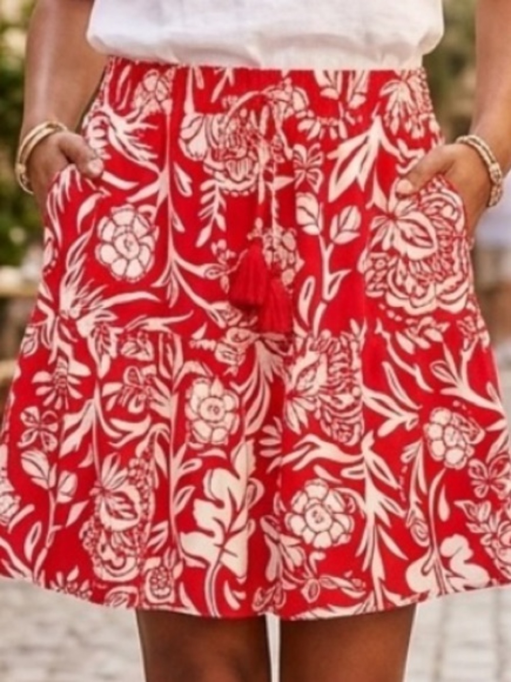 Knox Rose Red Floral Tiered Mini  skirt size small NWOT